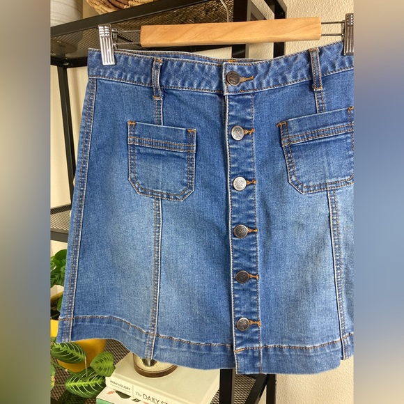 AMERICAN RAG button front denim skirt. Size 9 juniors. - Picture 2 of 4